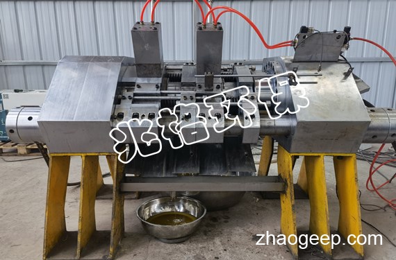 兆格環(huán)保全自動(dòng)液壓榨油機(jī)壓榨核桃漿小試成功